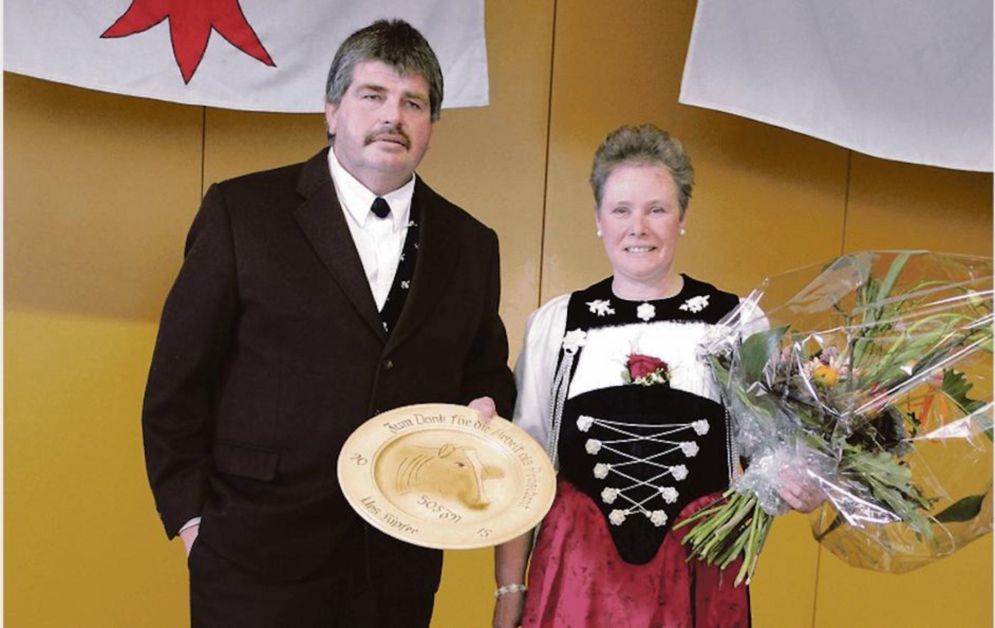 Zehn Jahre lang präsidierte Urs Kipfer den Solothurnischen Fleckviehzuchtverband. Bei der Entscheidung das Amt zu übernehmen, unterstützte ihn seine Frau Beatrice. Nun haben sie die Viehzucht aufgegeben. (Bild Benildis Bentolila)