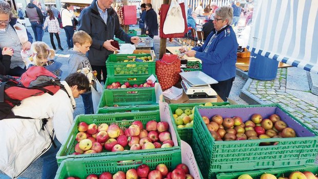 An Bauernmärkten kommen Stadt und Land miteinander ins Gespräch.