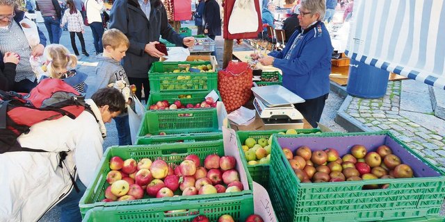 An Bauernmärkten kommen Stadt und Land miteinander ins Gespräch.