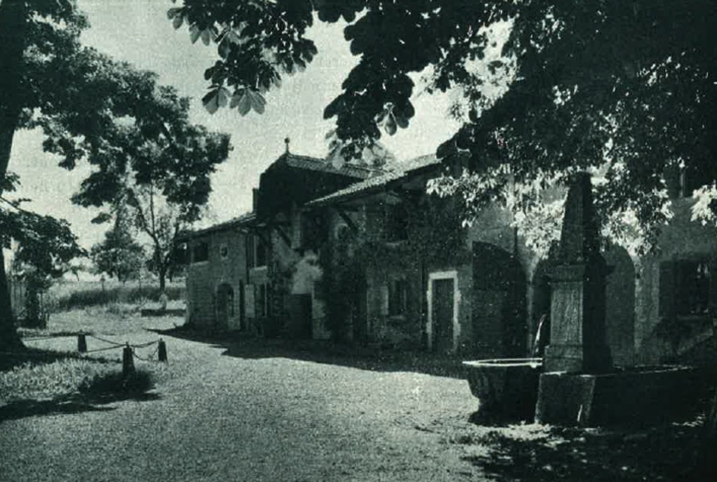 Dieses Dreisässenhaus ebenso. (Bild Boissonas)