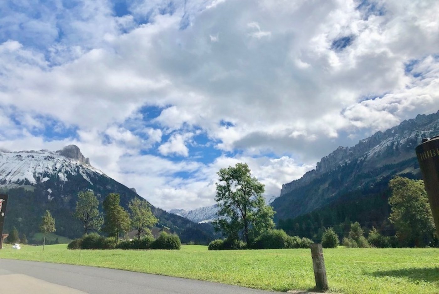 Wunderbare Sicht auf Schrattenfluh (li) und Hohgant.