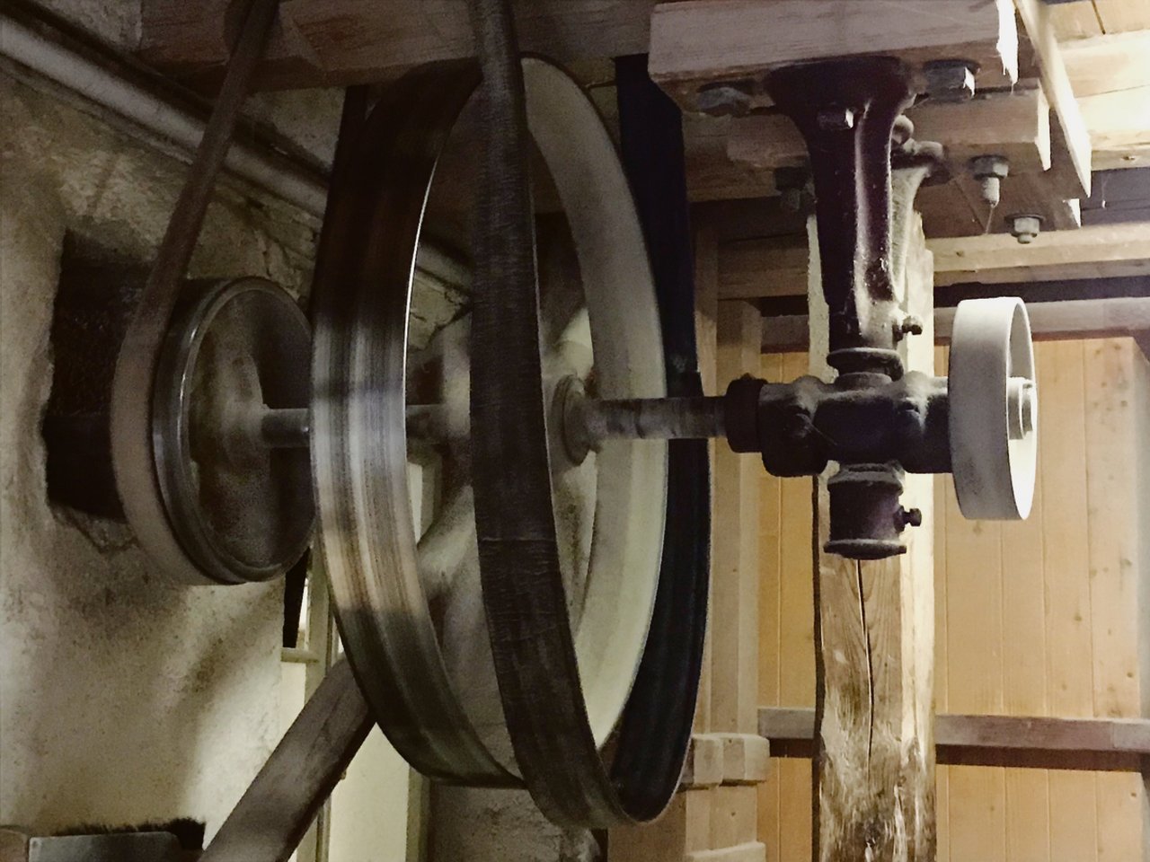 In der Mühle Heitertal kommen auch heute noch Transmissionsriemen zur Kraftübertragung zum Einsatz. 