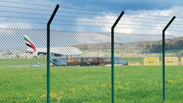 Rund um den Flughafen Zürich sind Moorlandschaften und Naturschutzgebiete. Mit der geplanten Pistenverlängerung wird die Glatt verlegt und revitalisiert sowie auf einem Teilstück eingedolt.