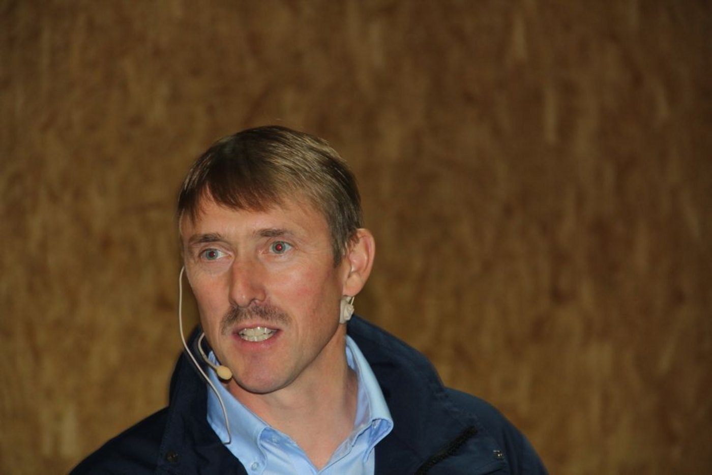 Andreas Walser, Präsident Bruna Grischuna, hebt die Leistungsfähigkeit und Gesundheit der beiden Kühe hervor.