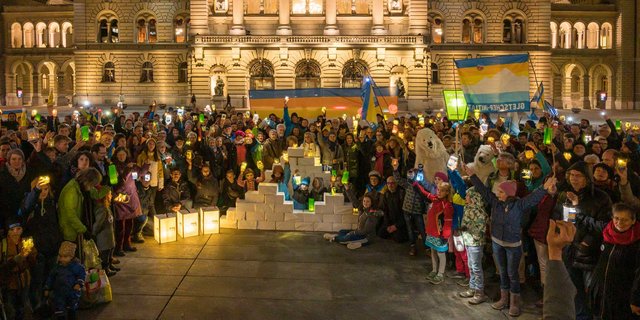 Am 27. November waren die während sieben Monaten gesammelten Unterschriften für die Gletscher-Initiative eingereicht. (Bild gletscher-initiative.ch)