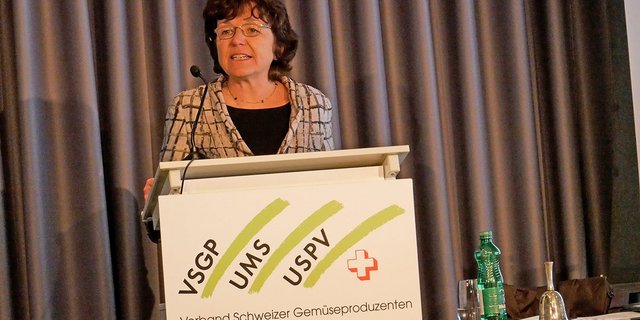 Eva Reinhard drückte es etwas plakativ aus: «Die Schweiz würde dann mehr Getreide und weniger Gemüse anbauen». Ein mit der Annahme der Initiative verbundenes Totalverbot von Pflanzenschutzmitteln wäre ihrer Meinung nach fatal. (Bild David Eppenberger)