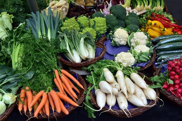 Auch im Juni war die Nachfrage nach Gemüse im Schweizer Detailhandel noch deutlich höher als im Vorjahr. (Bild Pixabay)