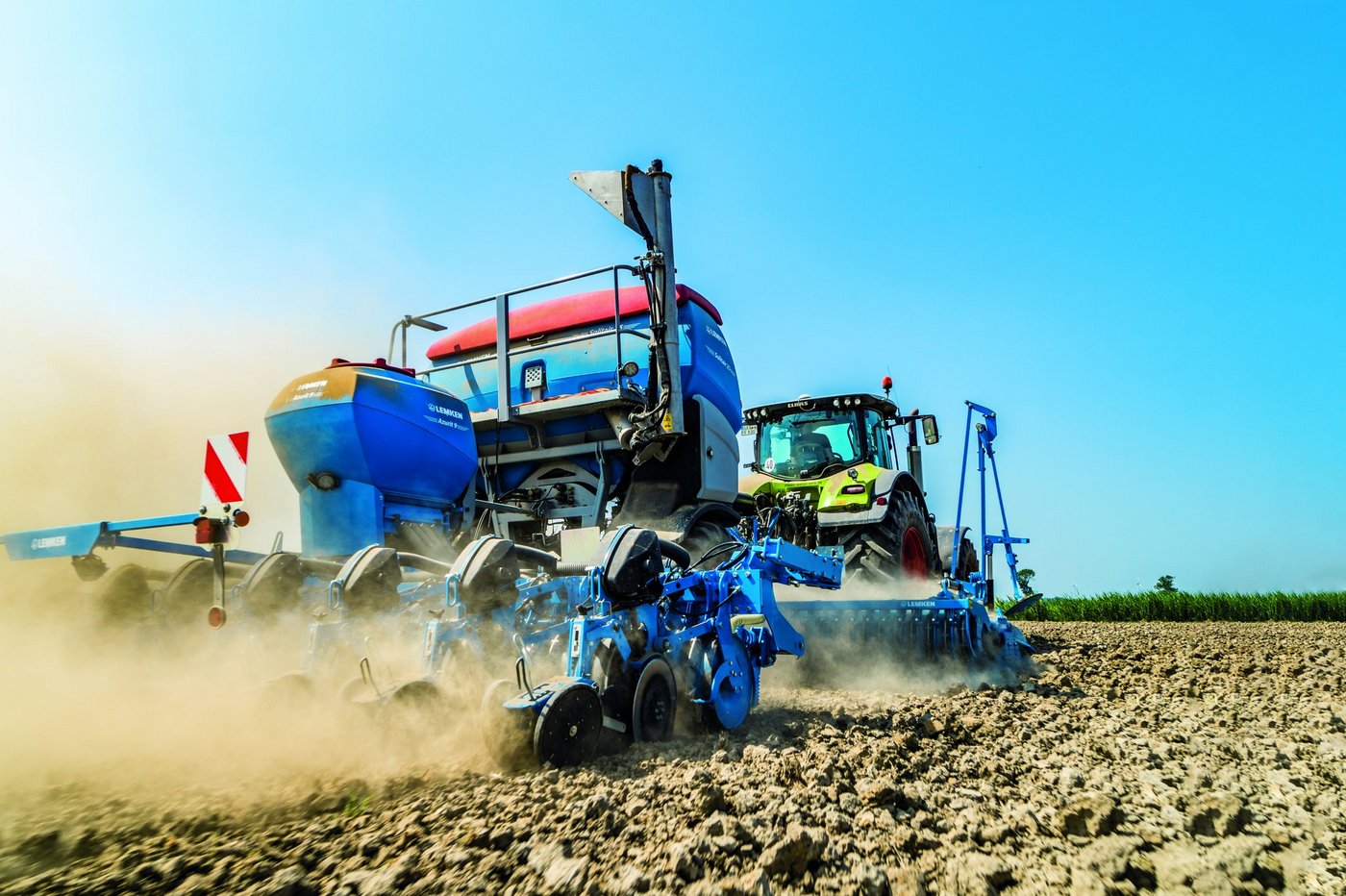 Für die Ausbringung der Maiskörner werden spezielle Maschinen benötigt. In der Schweiz bieten die Hersteller Lemken (siehe Bild) und Pöttinger Landtechnik AG die Einzelkornsämaschinen an. (Bilder Lemken)
