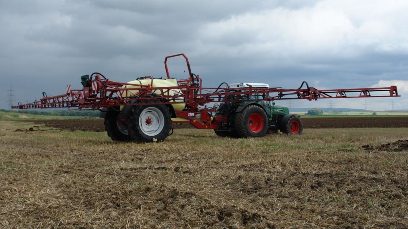  Würde die EU-Pflanzenschutzverordnung in der aktuellen Fassung umgesetzt, verlören laut einer Studie neun von zehn Getreidefungizide die Zulassung, mahnt Syngenta. (Bild: BauZ) 