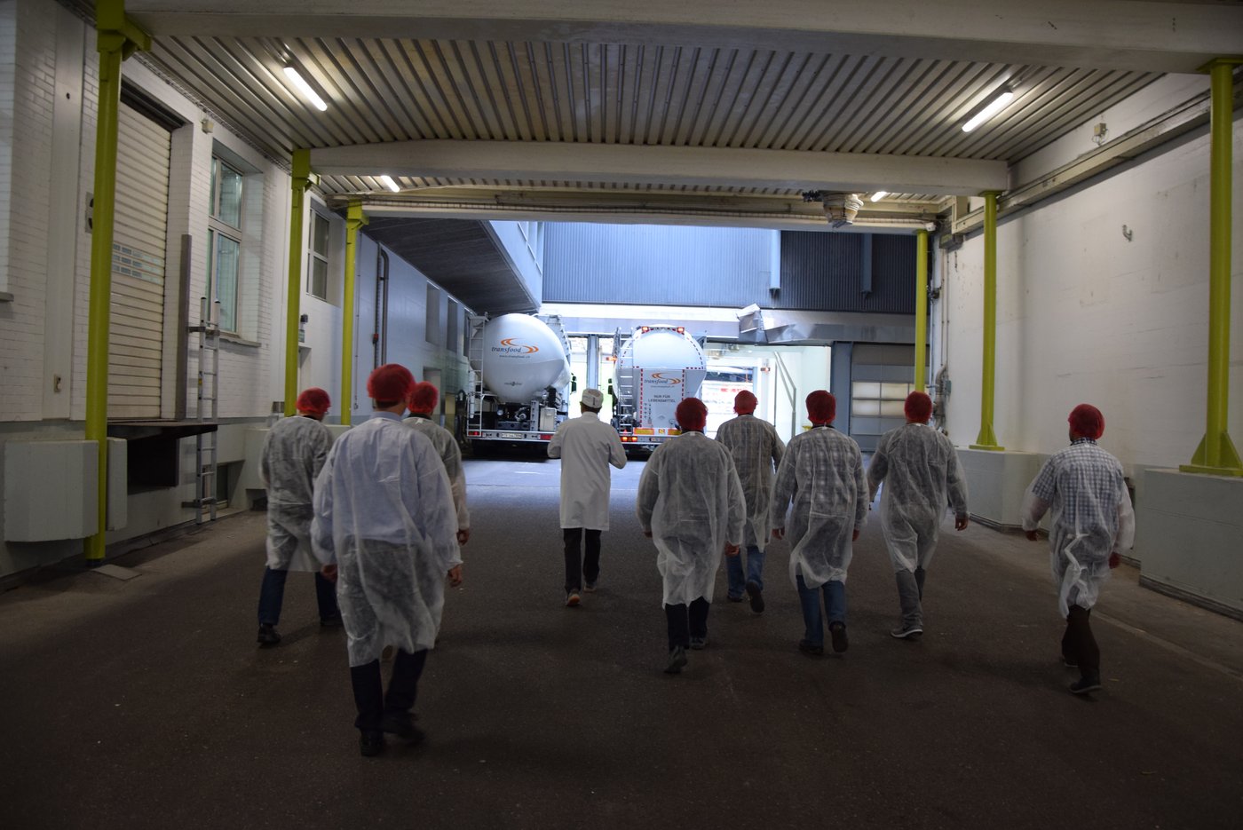 Zwischen Tower und Lagerhaus wird das Getreide per LKW oder .... 