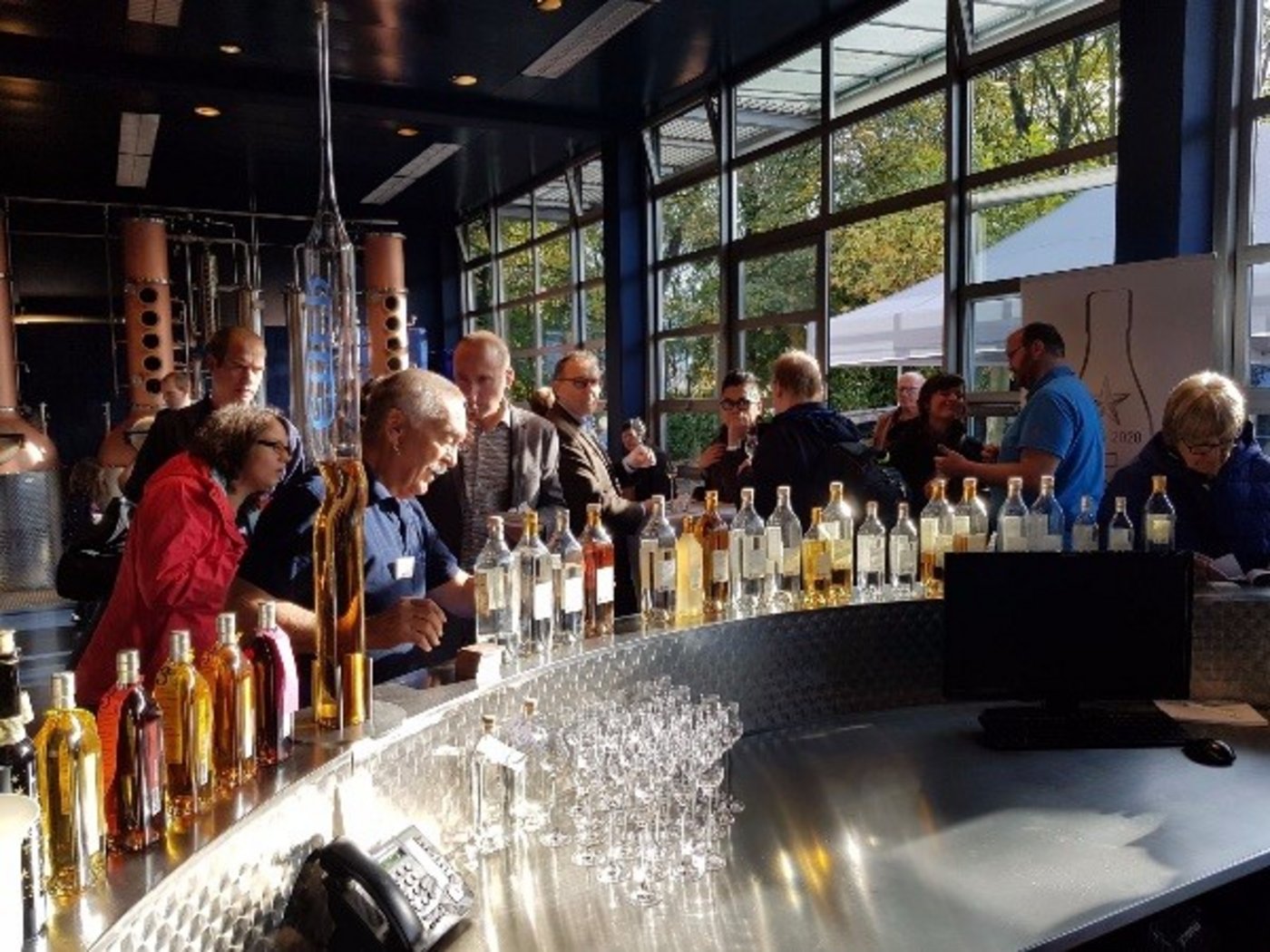 Am fünften nationale Brenntag luden 45 Destillerien in der ganzen Schweiz zur Degustation. (Die Schweizer Brenner)