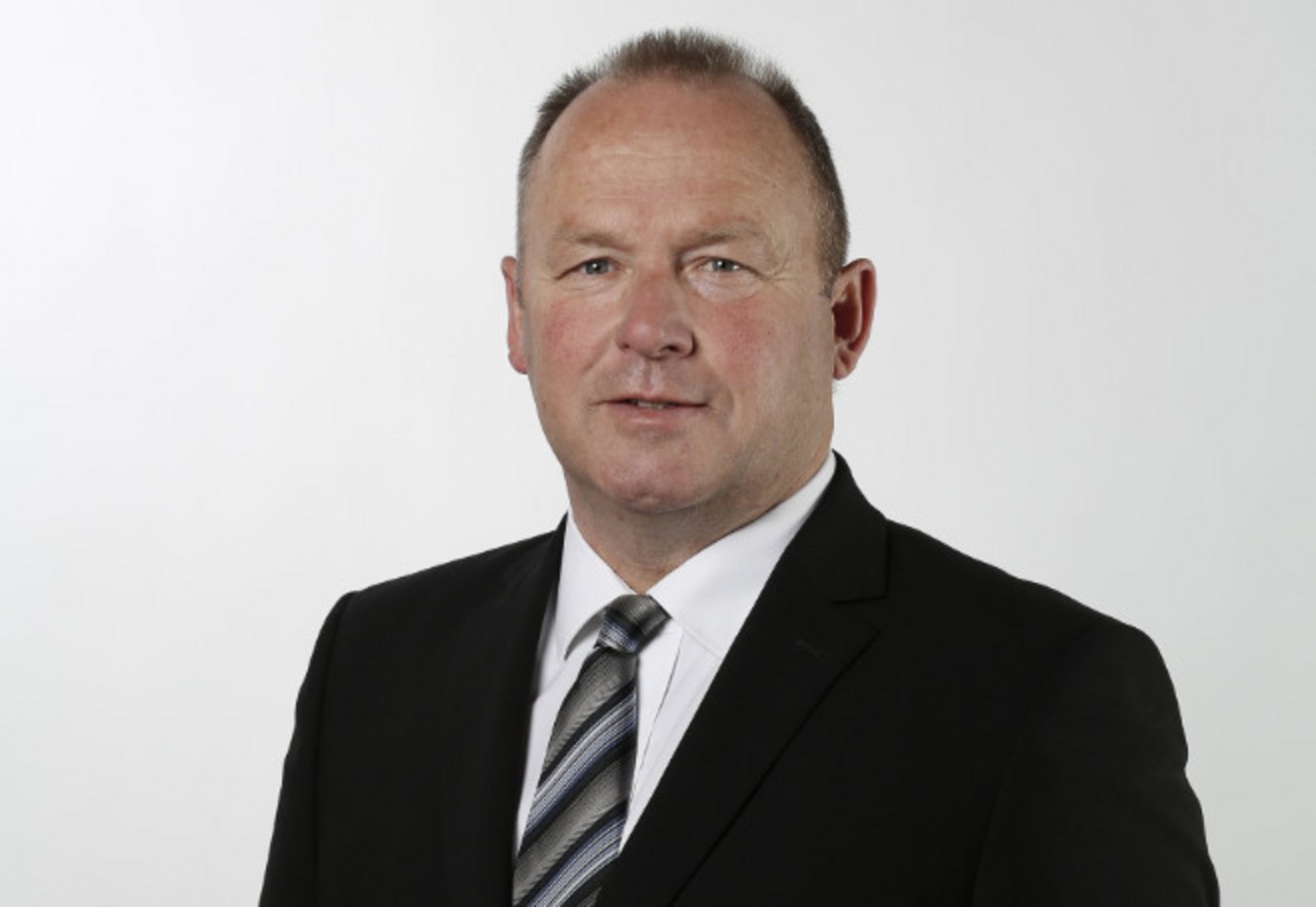 SVP-Nationalrat Andreas Aebi will der «dramatischen Lage» auf dem Milchmarkt ein Ende setzen. (Bild zVg)