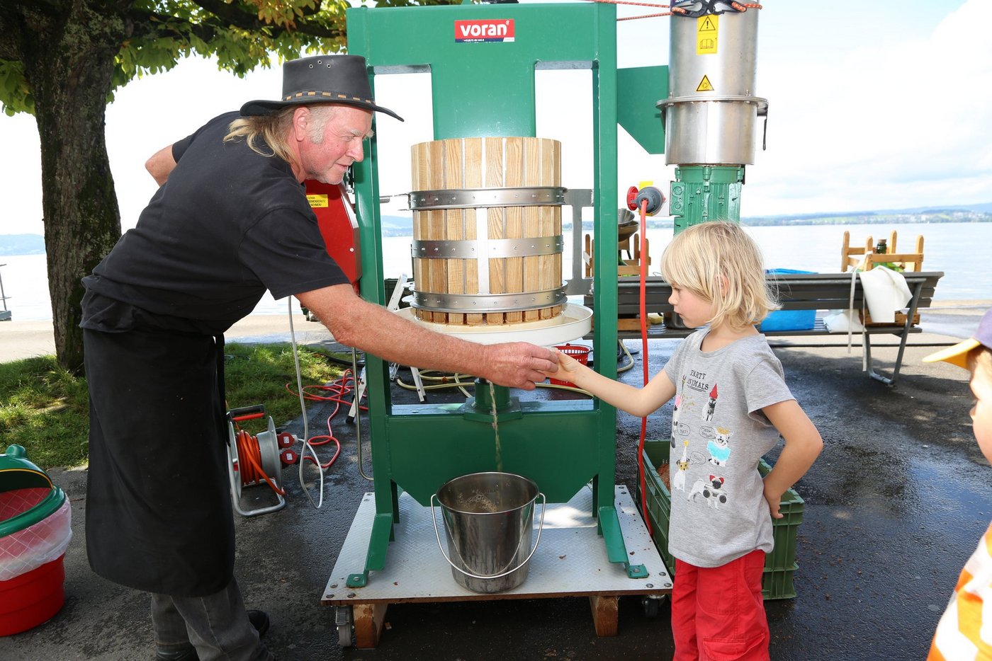 Am "O Sole Bio"-Markt gibt es neben regionalen Lebensmitteln auch traditionelles Handwerk zu entdecken. (Archivbild BauZ)