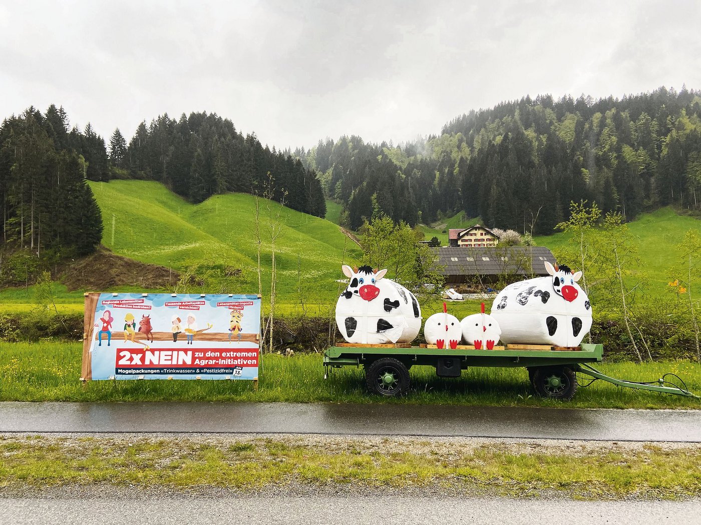 Abstimmungskampf im Entlebuch: Trotz stürmischen Wetters leuchtet das Grün saftig und zeigt an, dass nach fast jedem Unwetter früher oder später ein Hochdruckgebiet folgt. (Bild akr)