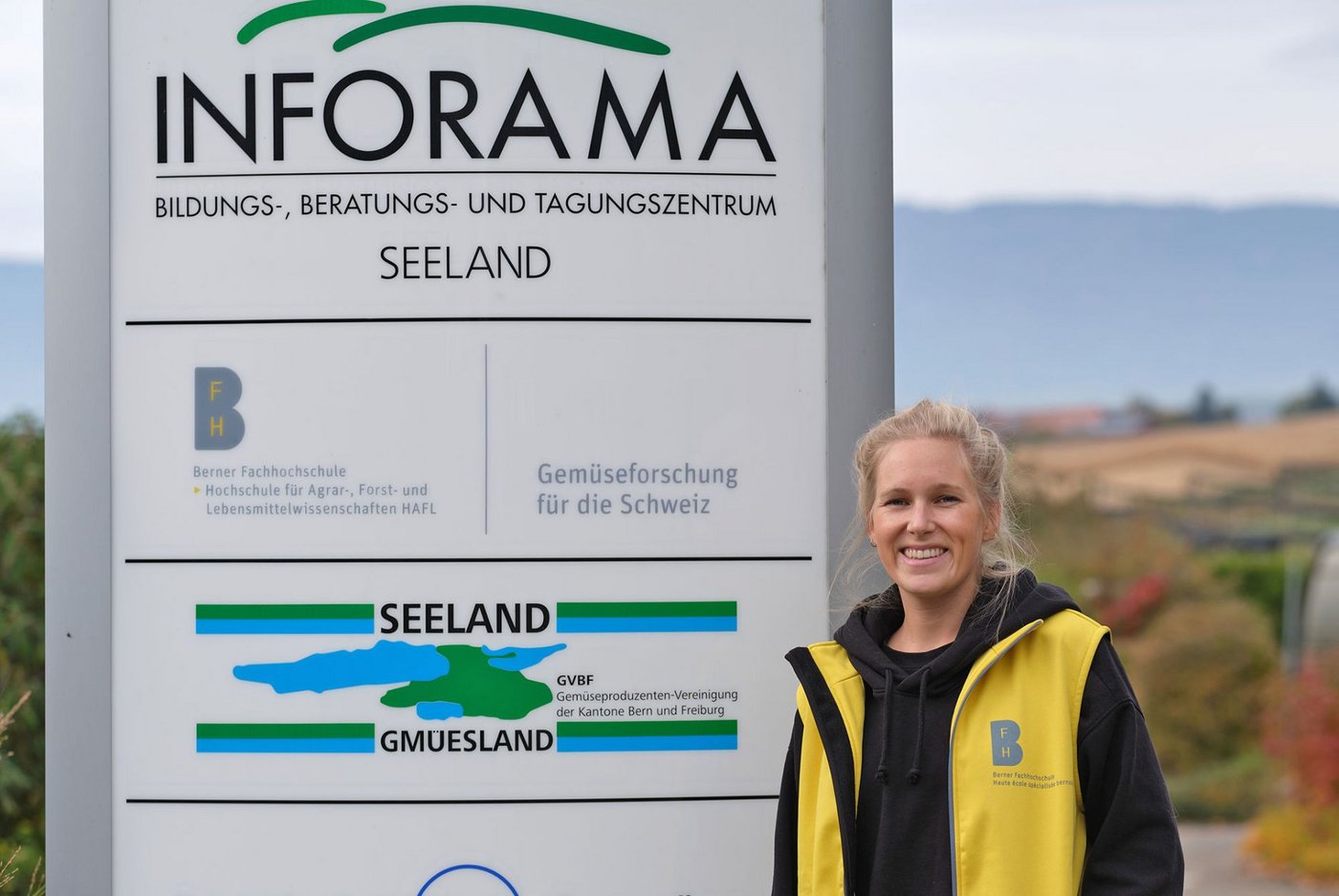 Im Sommer 2020 bezog Camille Minguely, Assistentin in der Forschungsgruppe Agrar- und Verfahrenstechnik, den ersten HAFL-Arbeitsplatz am Inforama Seeland in Ins. (Bild BFH-HAFL)