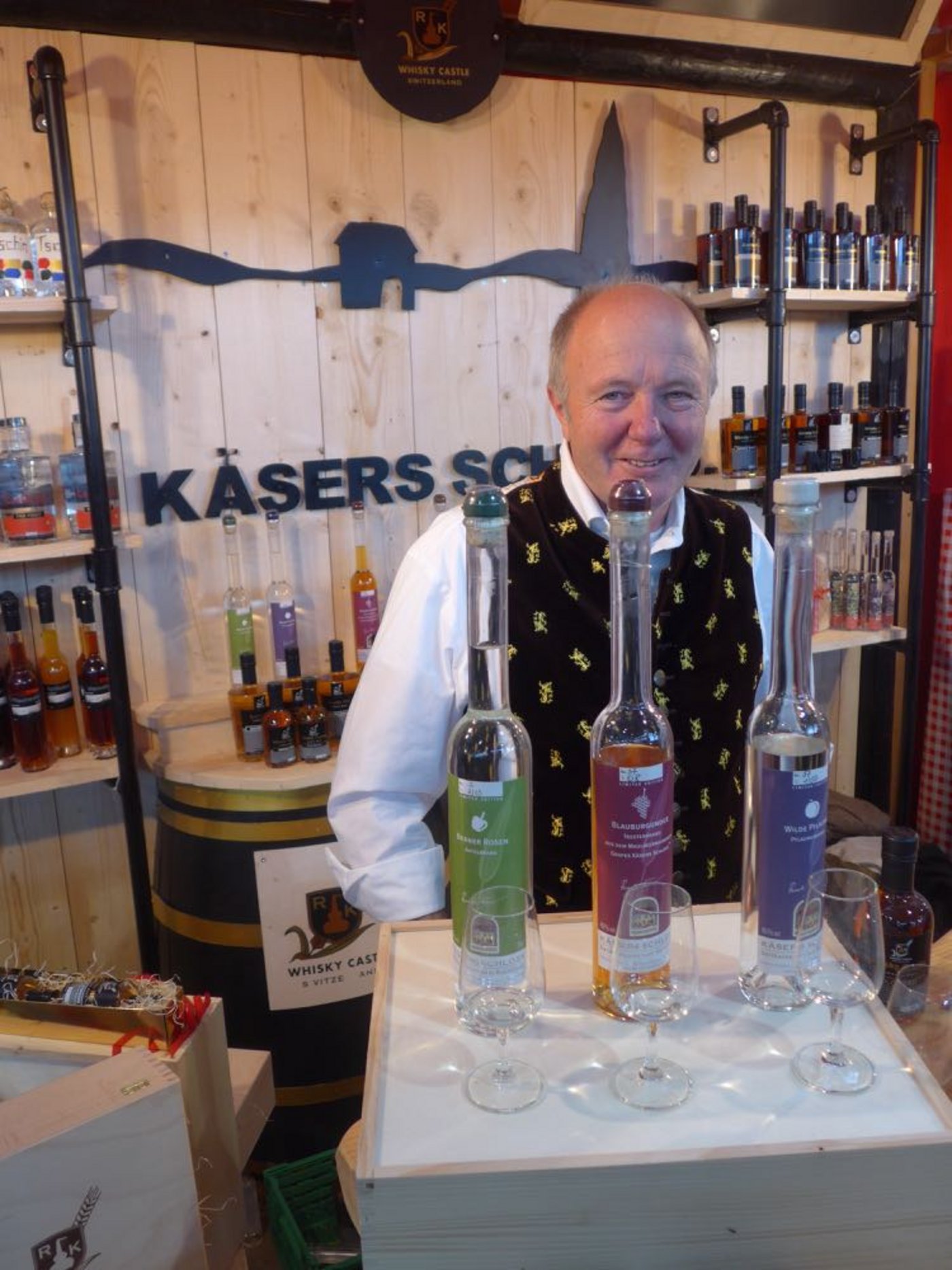 Ruedi Käser aus Elfingen AG rühmte das fachkundige Publikum am Slow Food Market. (Bild Adrian Krebs)