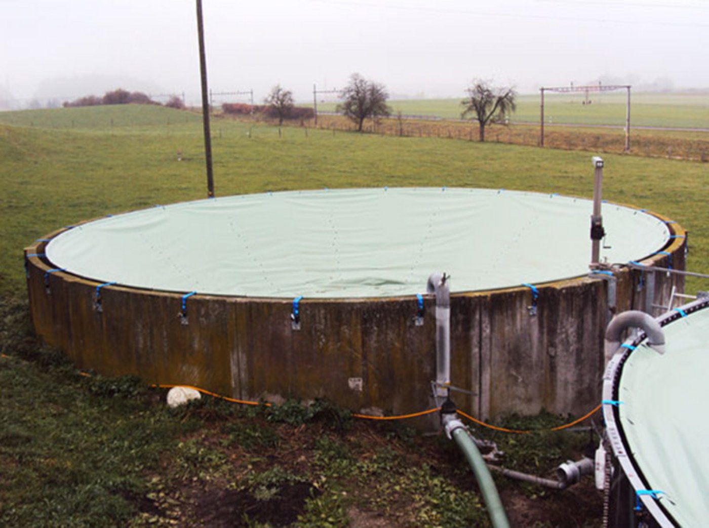 Auch Schwimmfolien reduzieren Ammoniak-Emissionen.  (Bild Kohli AG)