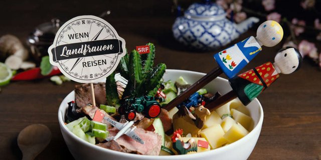 «Wenn Landfrauen reisen» begleitet Schweizer Bäuerinnen in die weite Welt. (Bild SRF)