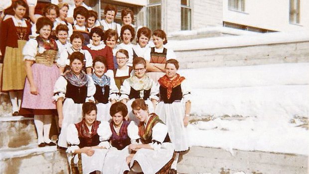 Ein Klassenfoto von der Winterschule 1964 /1965 in Melchtal. Es wurde mit der Kamera von Theres Haas aufgenommen.(Bild zVg)