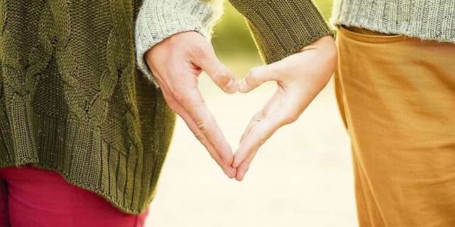 Manchmal ist es einfacher, beim Spazierengehen miteinander zu reden, als wenn man sich gegenüber sitzt.