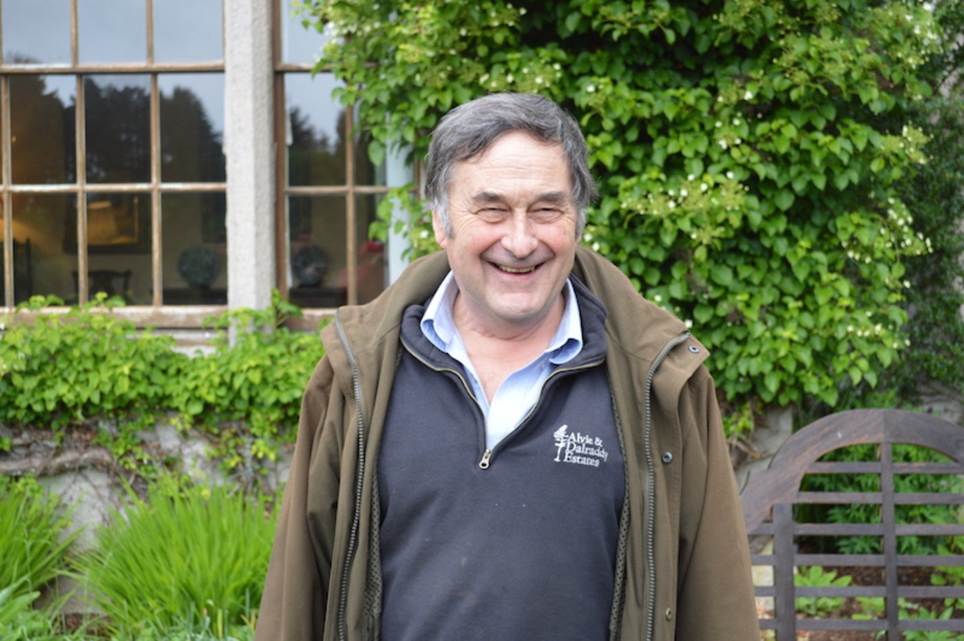 Jamie Williamson, welcher in Kinguisse einen Betrieb mit 500 Schafen und 137 Kühen hat. Daneben bietet er 1000 Übernachtungsmöglichkeiten in kleinen Häuschen und 191 Camping-Plätze. (Bild asa)