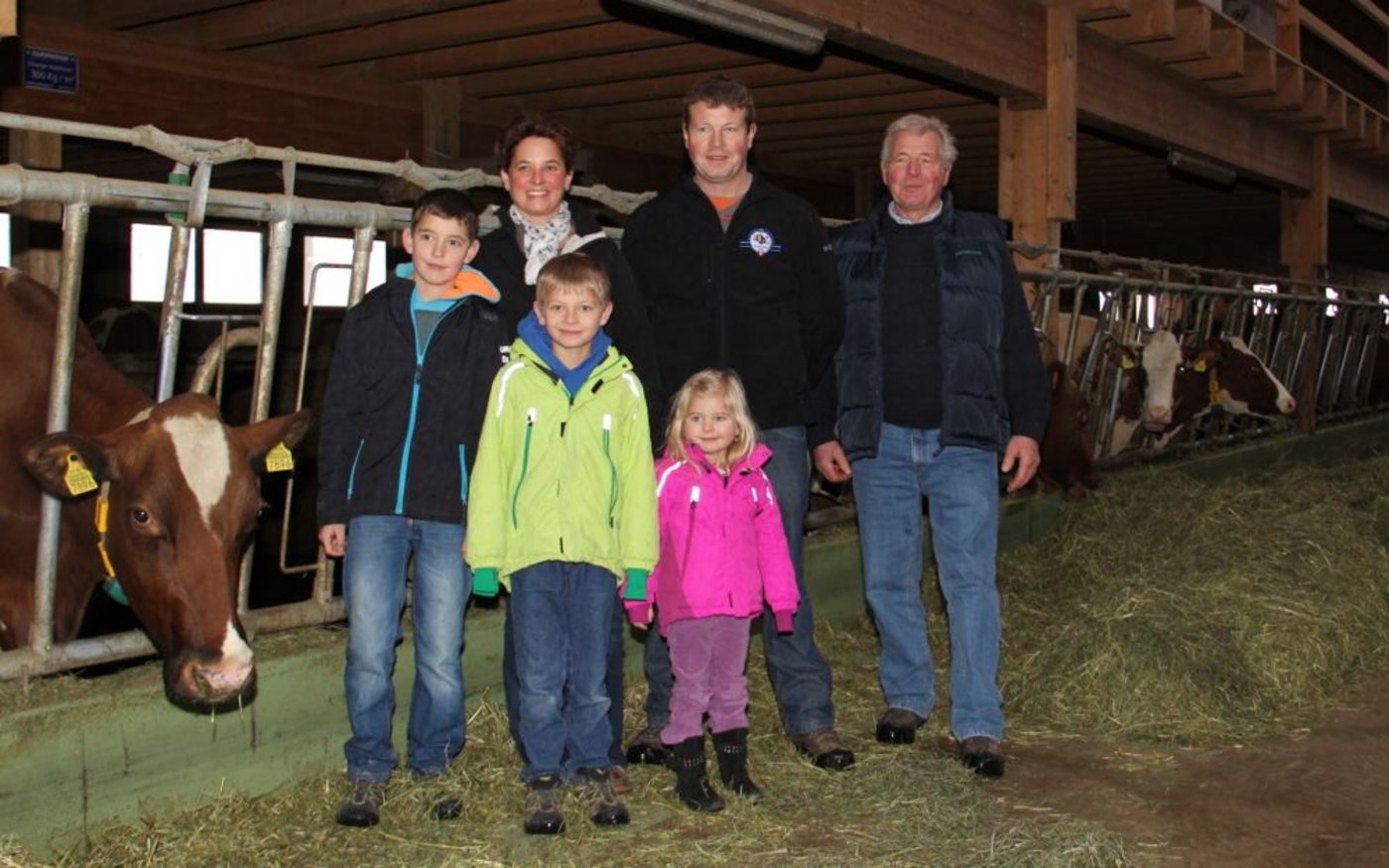 Bauernfamilie Menoud aus Romanens FR - eine von 27 Familien aus der Schweiz und dem Ausland, die auf Facebook über ihr Leben berichten. (Bilder: Hans Rüssli)