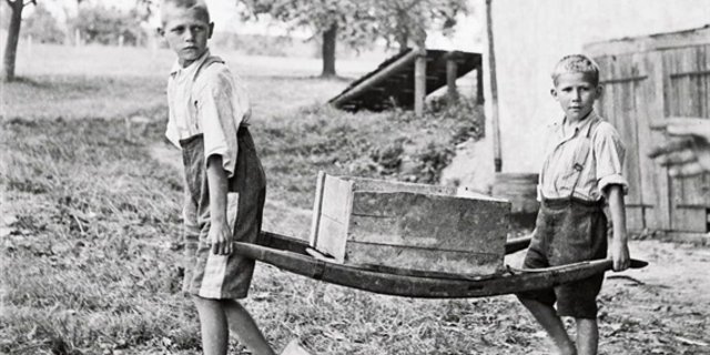 Verdingkinder 1944 in der Erziehungsanstalt Sonnenberg. (Bild: Paul Senn, FFV, Kunstmuseum Bern, Dep. GKS. © GKS) 