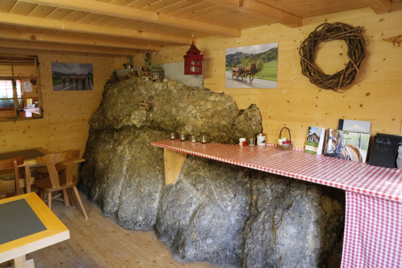 Der originelle Frühstücksraum. 