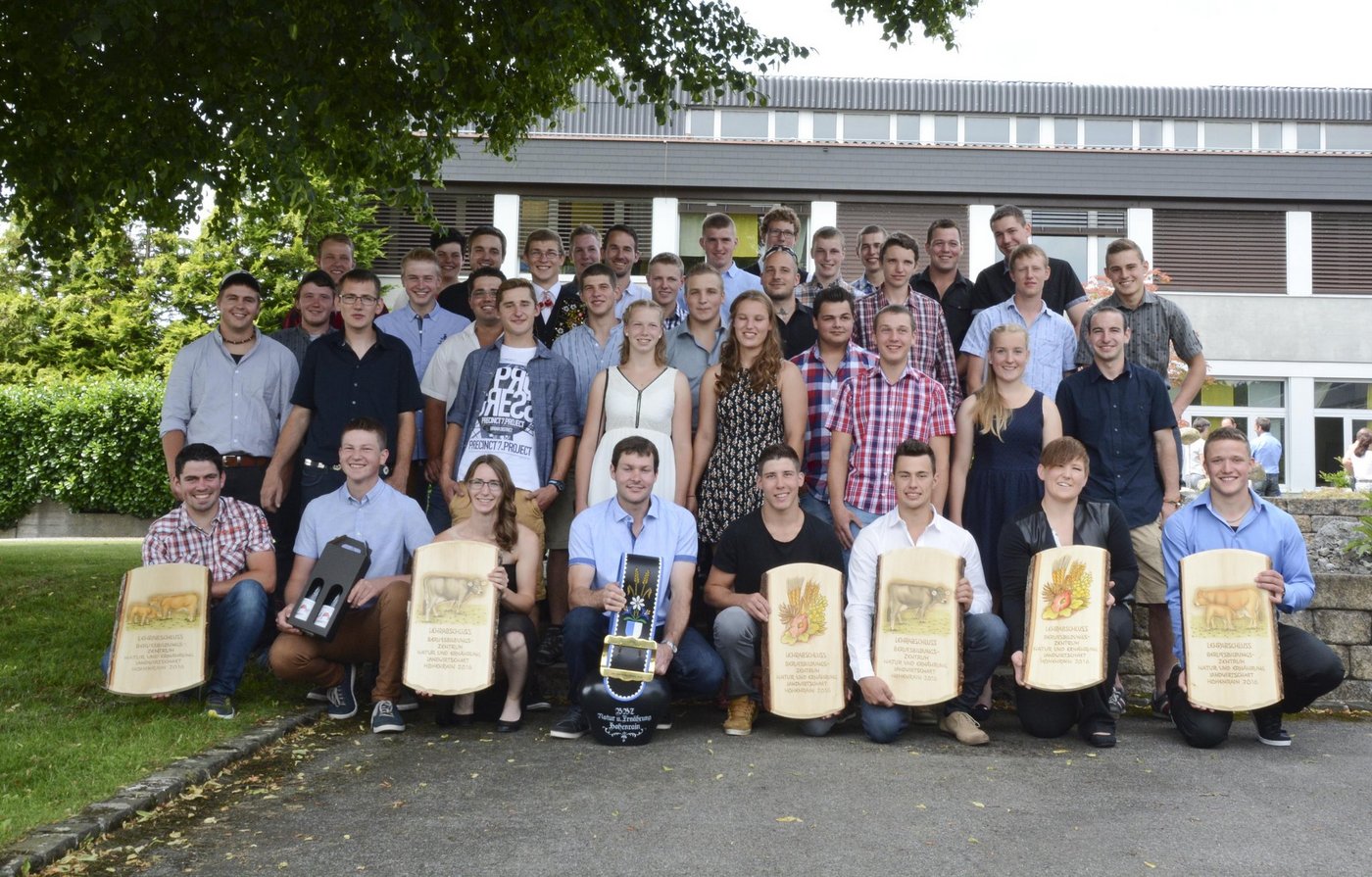 Die Absolventen der Klassen Landwirt/in EFZ und Agrarpraktiker/in EBA feierten ihren Abschluss gemeinsam in Hohenrain. (Bilder Andrea Gysin)