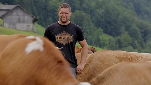 Mathis Marcel auf seinem Betrieb in Bürgen NW. (Bild Flavian Cajacob)