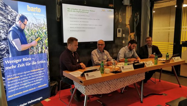 Landwirt Marc Grüter(r.) präsentiert seine Erwartungen an die Digitalisierung. (Bild sbu)