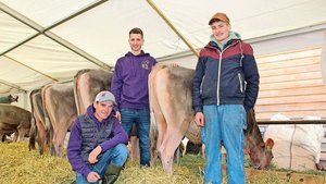 Die Gebrüder Sam, Tom und Noe Salzgeber (v. l. n. r) sind ein eingespieltes Team mit einer gemeinsamen Leidenschaft. Unter Züchtern kennt man sie auch als «Three S». 