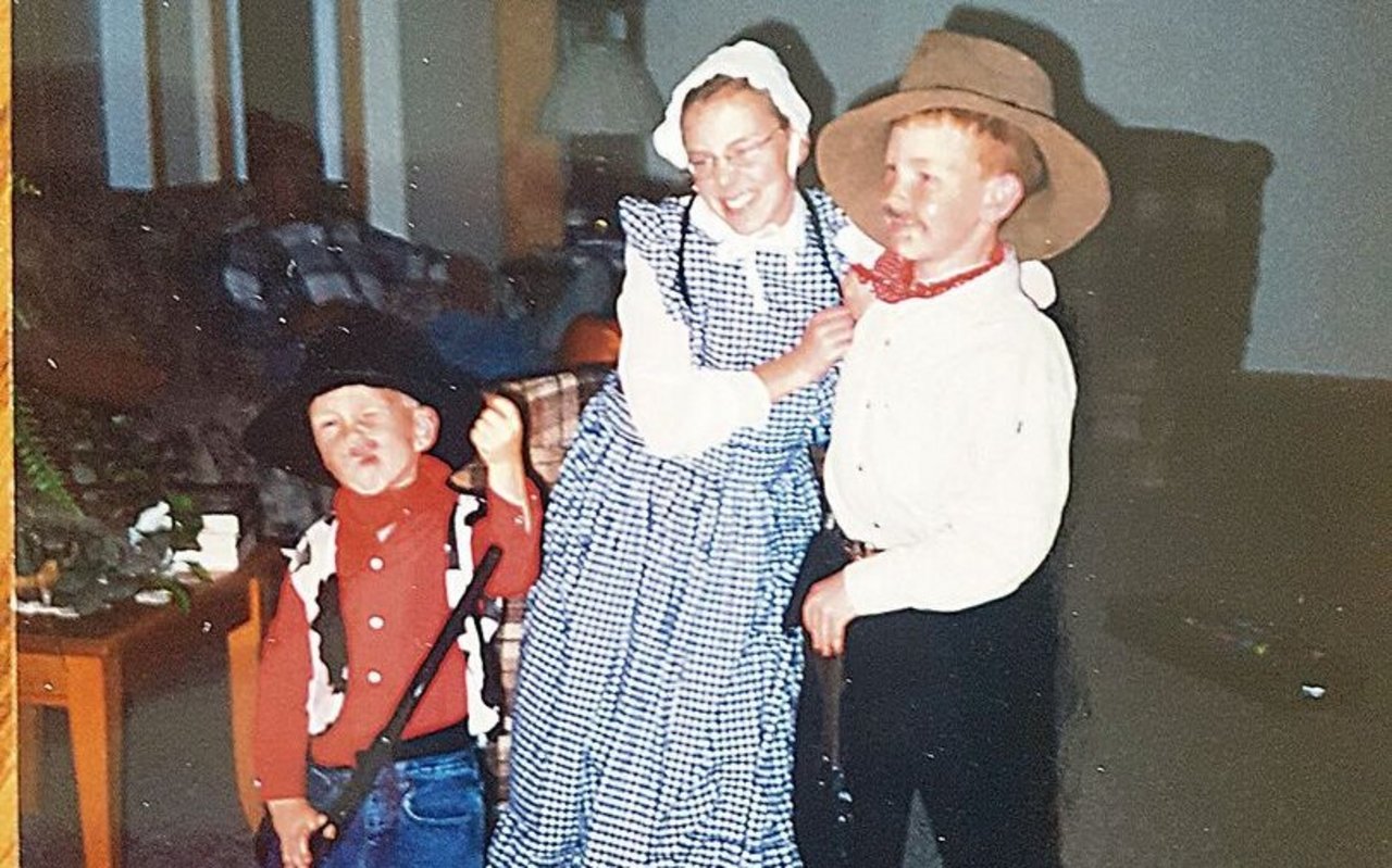 Die Kinder von Marianne Stamms Schwester Helen Harris in Rancher-Montur bereit zum «Trick or Treat»-Ausgang.