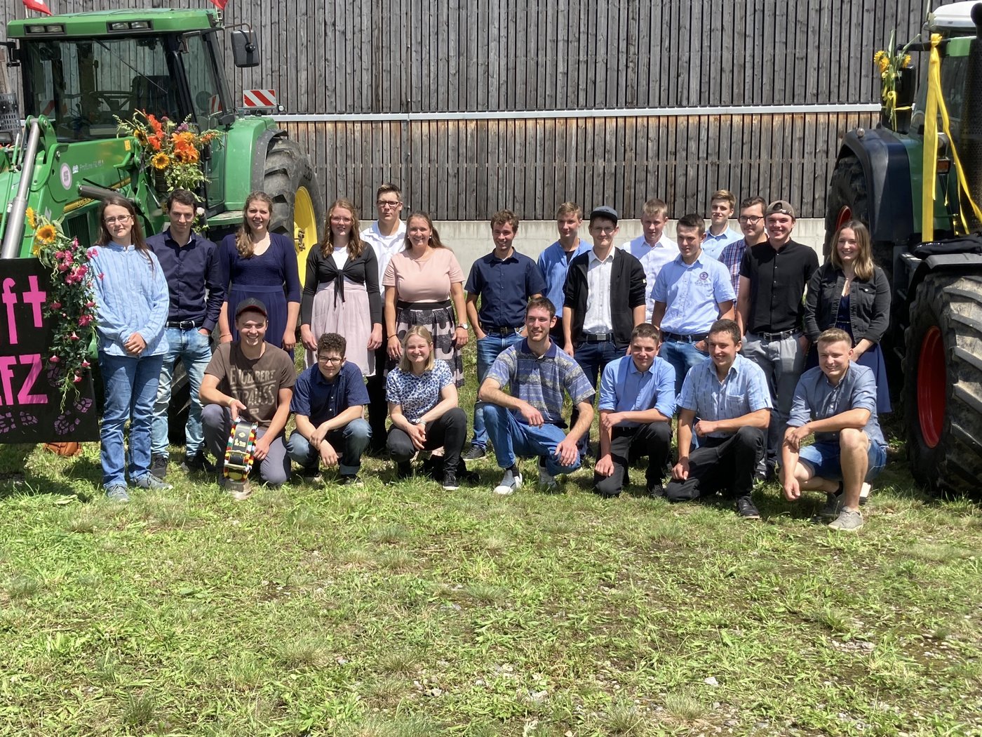 Klasse 3R: Sie haben ihr Diplom als Landwirt/in EFZ in Erstausbildung erhalten.