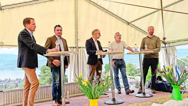 Keine Einigkeit in Sachen Wolf: Kantonsrat Walter Grass, Nationalrat Thomas Knutti, Moderator Reto Brennwald, Kantonsrat Thomas Wirth und David Gerke, Geschäftsführer Gruppe Wolf Schweiz (v. l.).