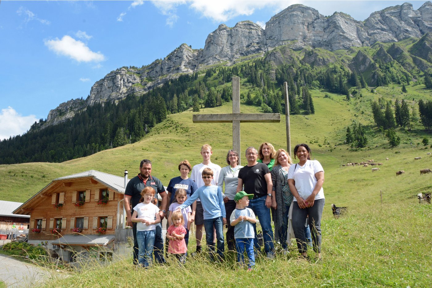 Die Älplerfamilie mit ihren amerikanischen Gästen.