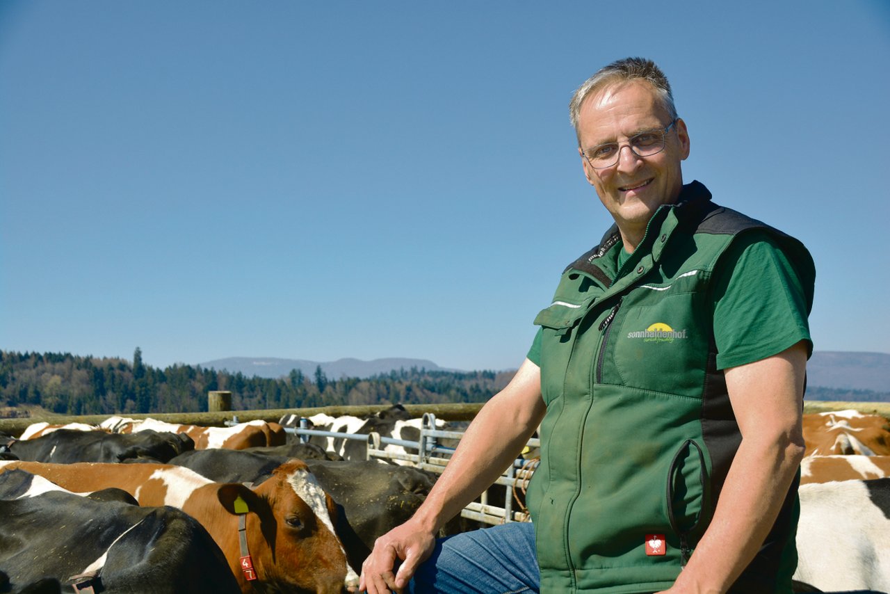 Die Herde hinter sich scharen: Bio-Milchproduzent Thomas Grüter wäre parat, bei den Zentralschweizer Milchproduzenten eine wichtige Rolle zu übernehmen.(Bild aem)