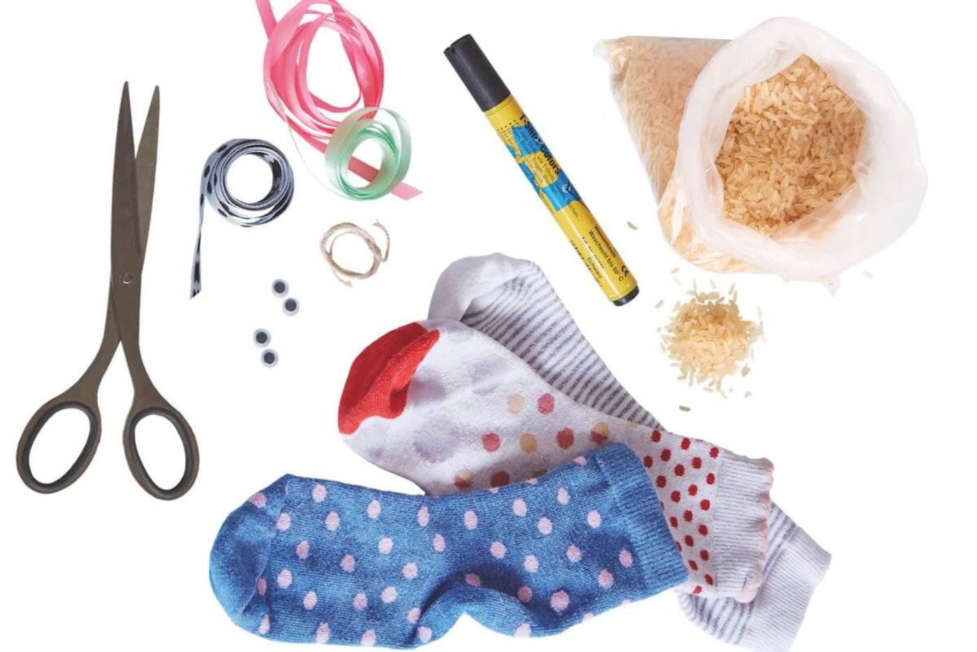 Das Bastelmaterial für den Sockenhasen.  (Foto: flora-press)
