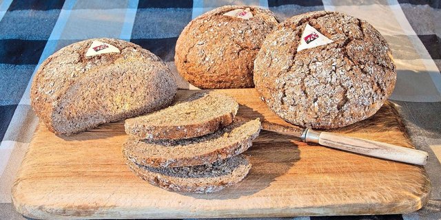 Während einem Jahr wird das Walliser Mehl für das Walliser Roggenbrot AOP im Waadtland gemahlen. Das BLW erteilte dafür eine Sonderbewilligung.