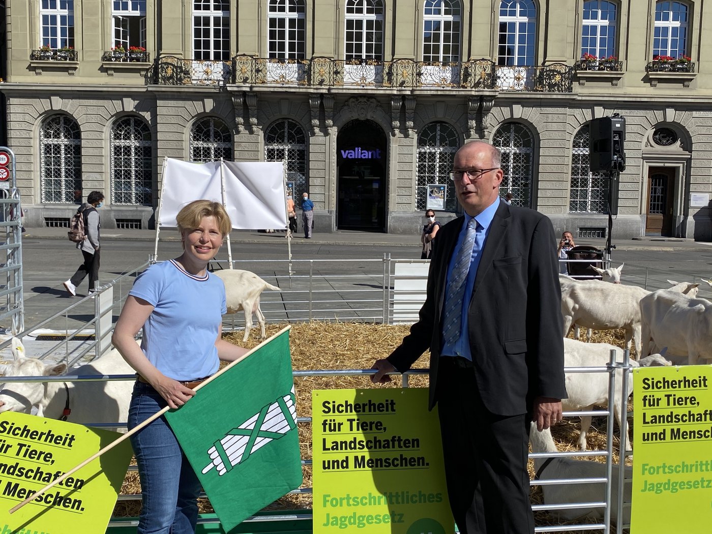 Die St. Galler Bundesparlamentarier Esther Friedli und Markus Ritter setzen sich für die Gesetzesrevision ein. (Bild lja)