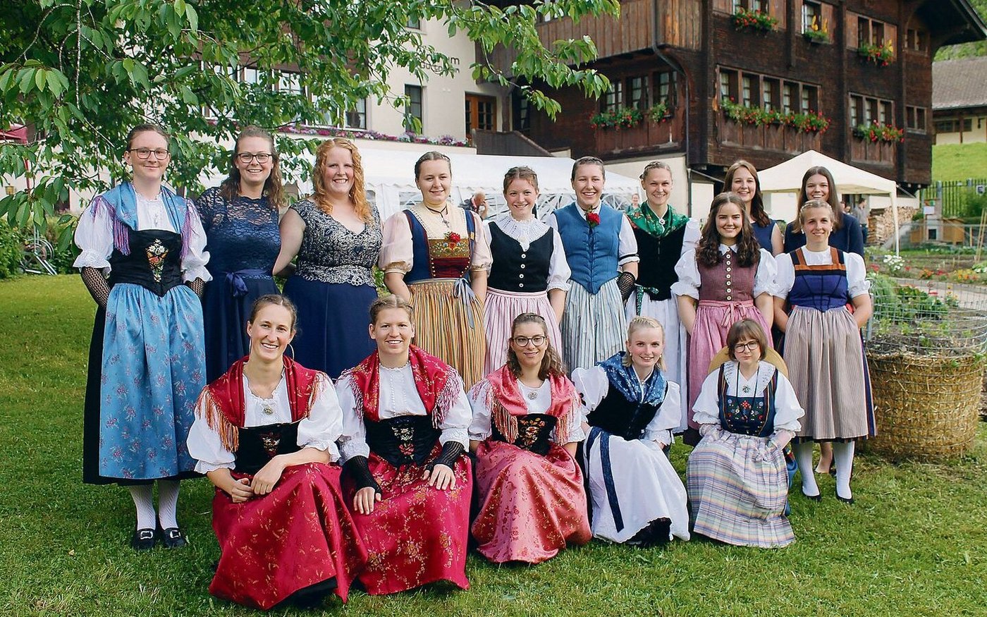 Die sechzehn Absolventinnen wurden durchgehend gelobt. Eine Klasse mit den unterschiedlichsten Charakteren, die jedoch gut zu harmonieren schien. 