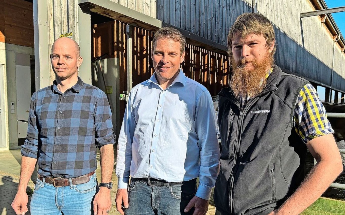 Michael Schwarzenberger (ehemaliger Geschäftsführer), IG-Präsident Andreas Elliker und Geschäftsführer Tobias Frei vom Arenenberg (v. l.).