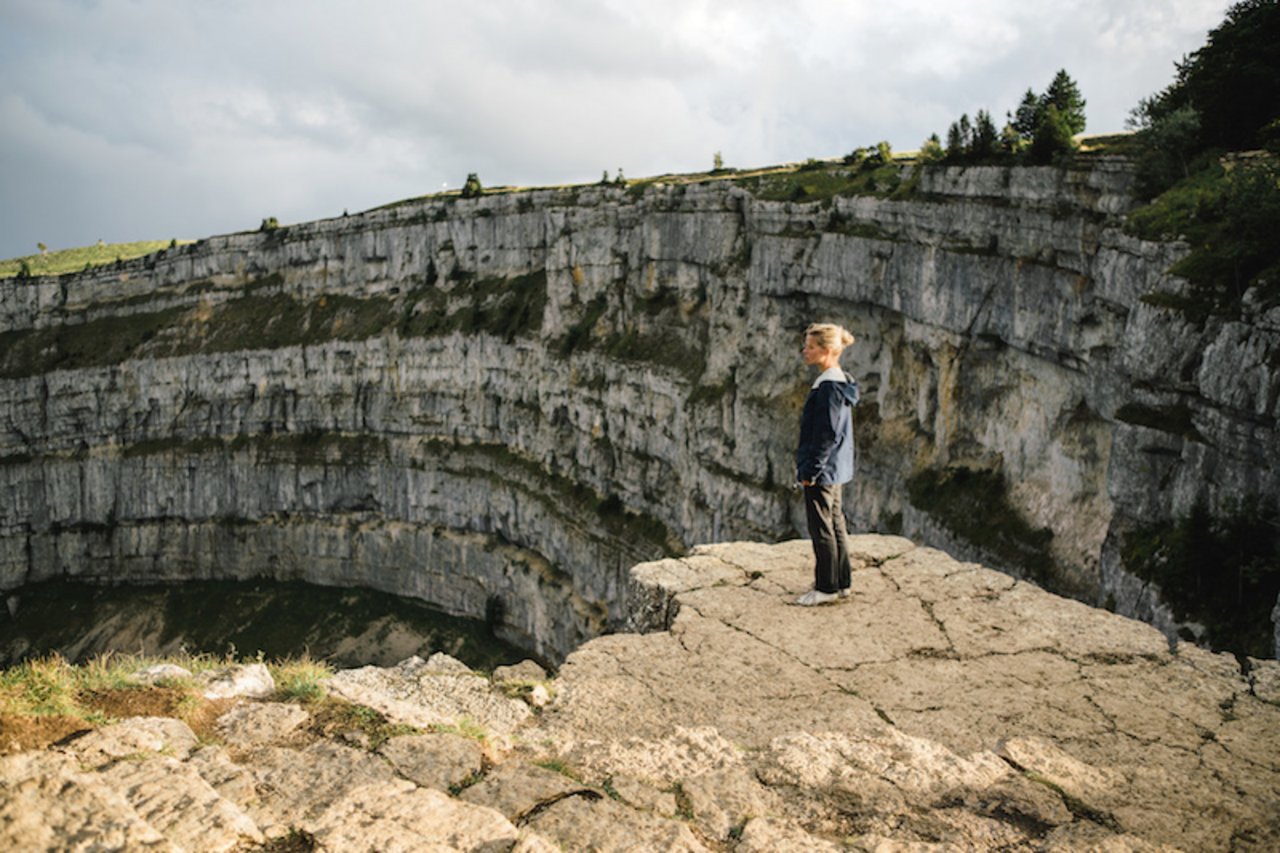 Wunderschöne Landschaftsbilder: Pauline am Creux du Van - dem Gran Canyon der Schweiz.