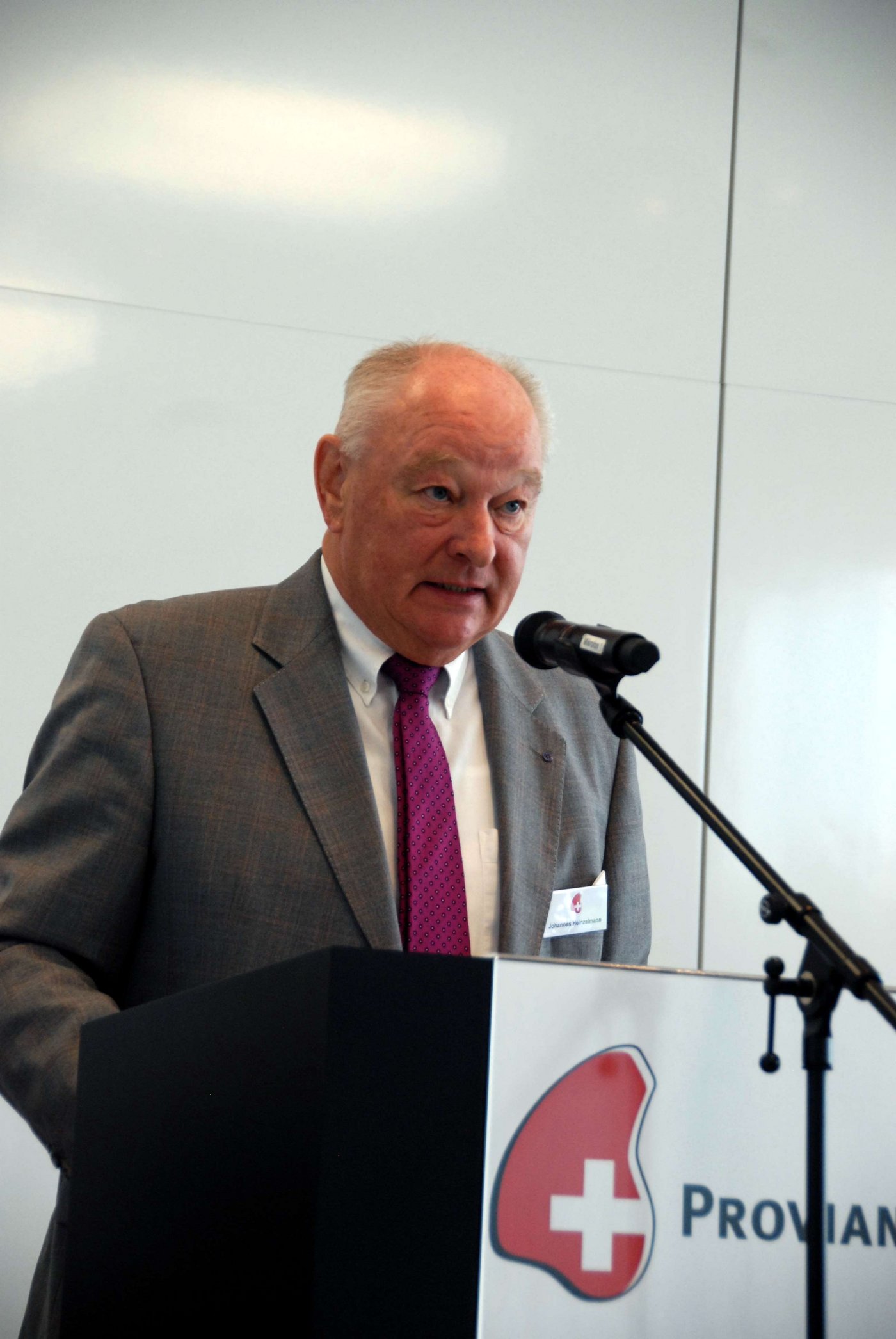 Der Präsident Johannes Heinzelmann wurde für weitere drei Jahre bestätigt. 