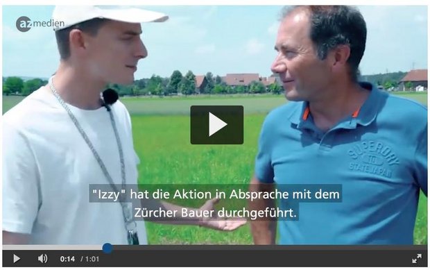 Redaktor Cedi Schild mit Landwirt Hanspeter Schärer bei der Planung der Aktion. (Screenshot Izzymag)