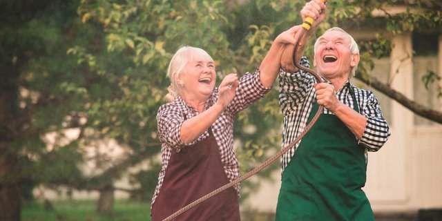 Damit ein Garten auch im Alter Spass macht, braucht es etwas Planung (Foto: Adobe Stock)