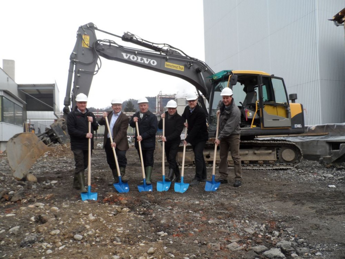 (v.l.n.r.) Walter Frey, Leiter Produktion; Thomas Held, CEO der Eric Schweizer AG; Walter Tschirren, Verwaltungsratspräsident & Verantwortlicher Bauprojekt; Christoph Zaugg, Geschäftsführer der Kundert Planer AG; Michael Schlatter, Henauer Gugler AG, Ingenieure und Planer; Michael Flück, Stv. Leiter Produktion, Leitung Koordination Bau.