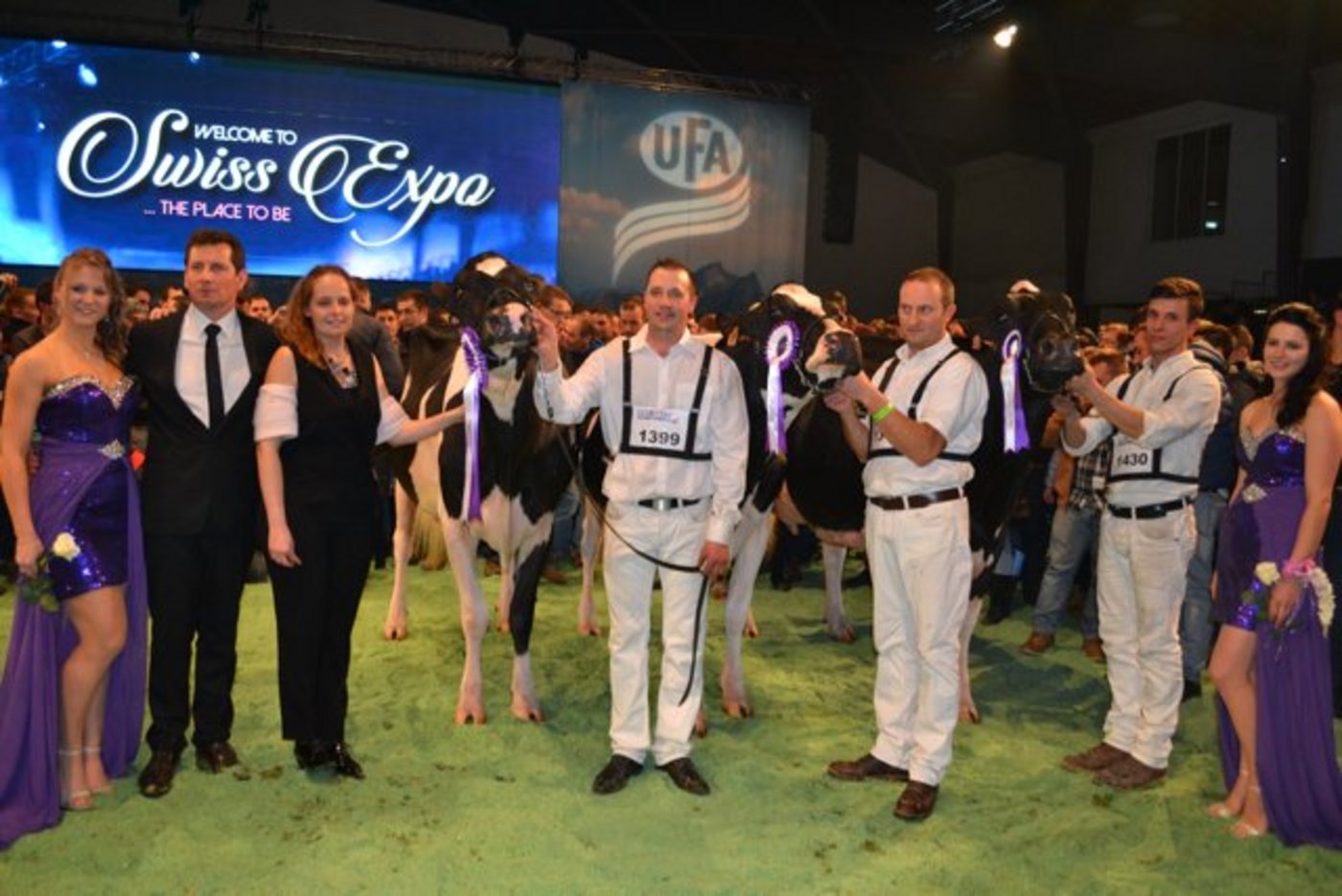 Die Grossen Sieger (v.r.n.l.): Grand Champion DH Gold Chip Darling von Roger Frossard und Yves Saucy aus Les Pommerets. Reserve Grand Champion Du Bon Vent Inkapi von Alle Beltramino, Bag2, Al Be Ro, Bach und Sarreri aus Italien. Honorable Mention Pozosa Goldwyn Sonia, Alle Beltramino, Bag2, Al Be Ro, Bach und Sarreri aus Italien. (Bild Peter Fankhauser)