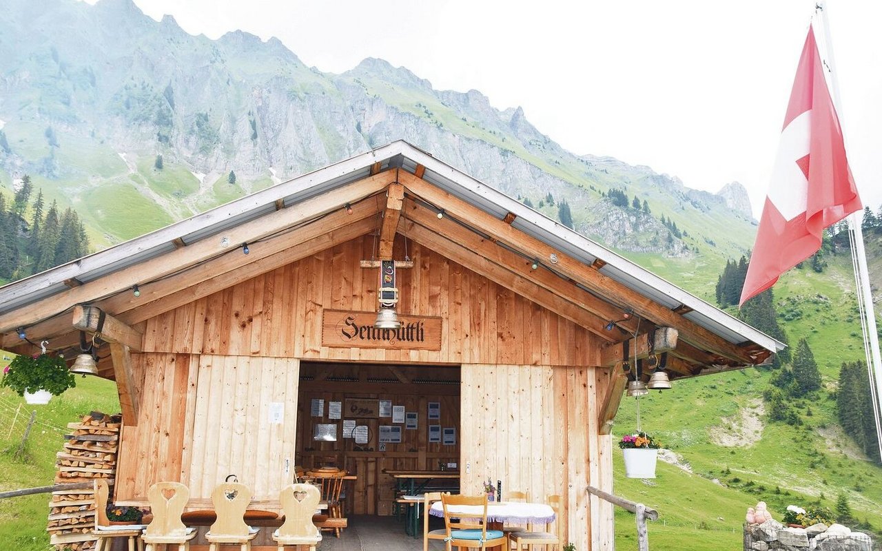 Auf der Alp Imbrig wird auch ein Alpbeizli geführt. Bei schönem Wetter hat es Platz für 70 Personen, bei Regen etwas weniger.