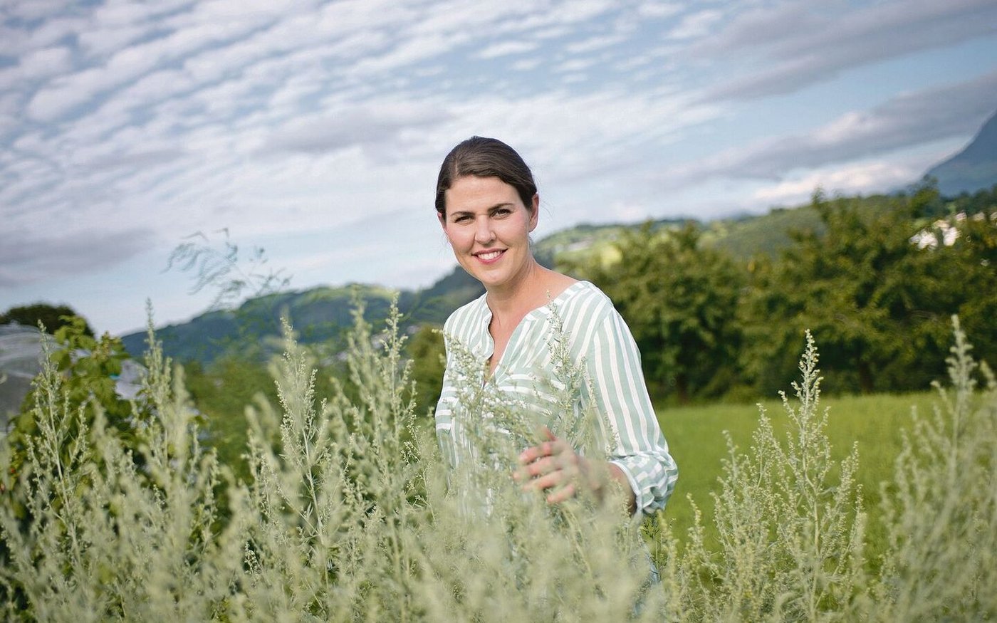 Kräuter sind ihre Leidenschaf und das Herstellen von Teemischungen ist Wellness für Helena Lisibach. Aktuell bildet sie sich zur Phytotherapeutin weiter. 
